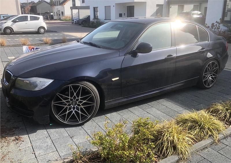 Gebraucht BMW 316 116 PS (85 kW) 2011 Blau Limousine