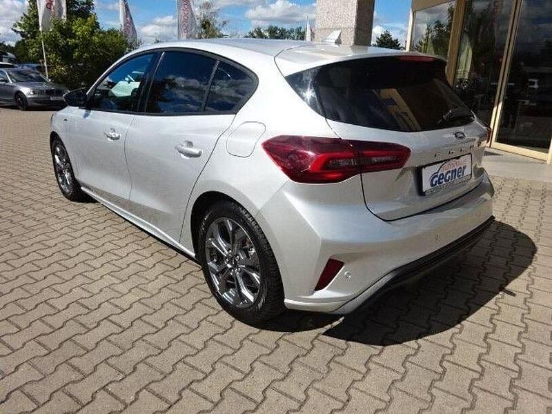 Gebraucht Ford Focus ST-Line 116 PS (85 kW) 2024 Silber Limousine