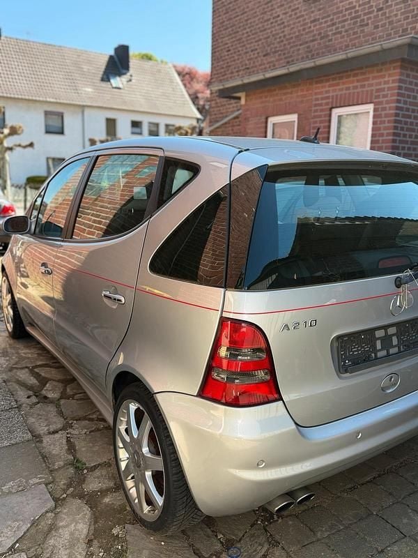 Gebraucht Mercedes A210 140 PS (102 kW) 2002 Silber Kleinwagen