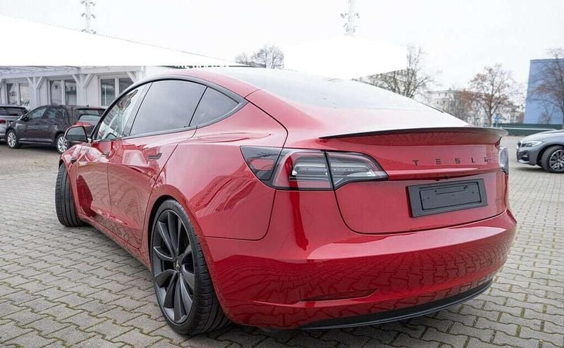 Second-hand Tesla Model 3 Performance 355 kW (483 CP) 2019 Roșu Berlinǎ