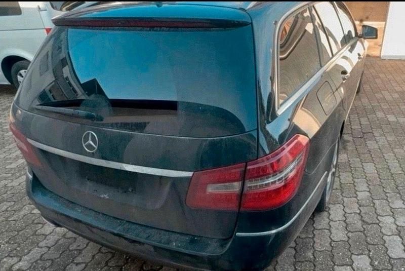 Gebraucht Mercedes E220 170 PS (125 kW) 2012 Schwarz Kombi