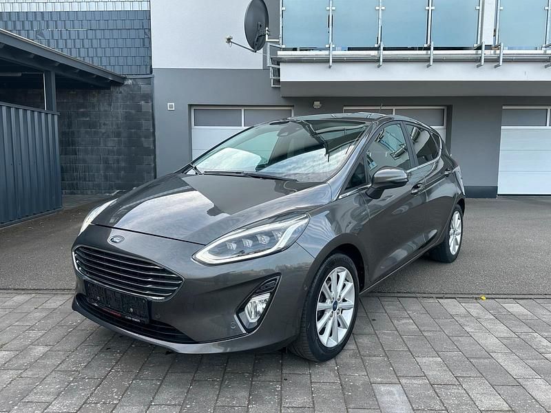 Gebraucht Ford Focus 120 PS (88 kW) 2018 Grau Limousine
