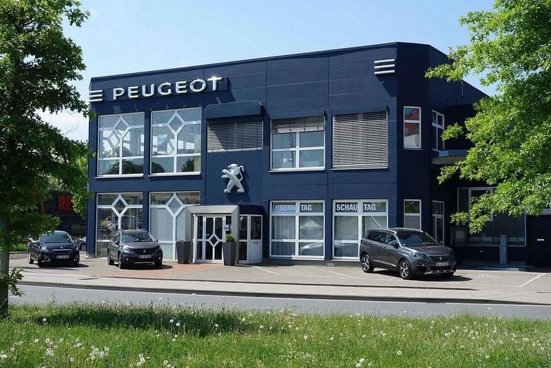Grau Gebraucht 2022 Peugeot e-208 Active Kleinwagen | 15.490 € (Fairer Preis) - Bild 1/1