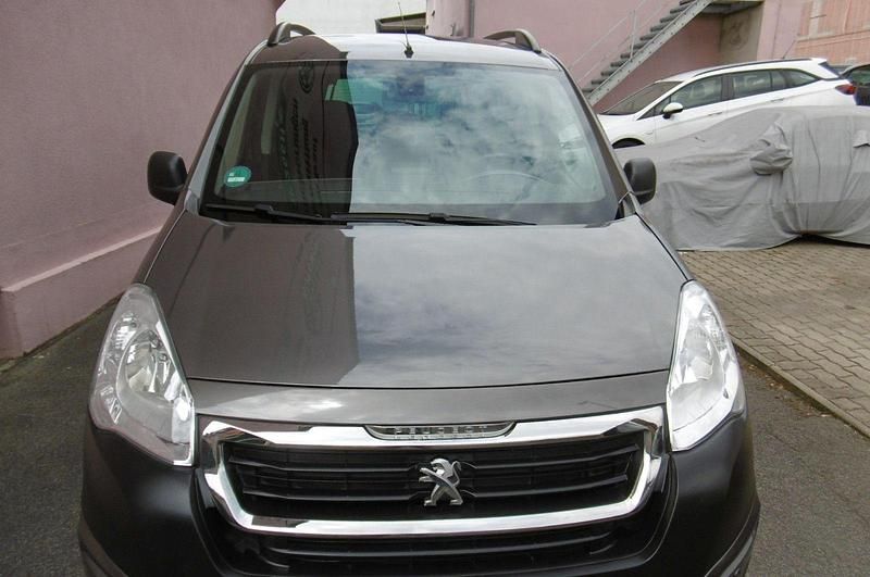 Gebraucht Peugeot TePee 110 PS (80 kW) 2018 Grau Kombi