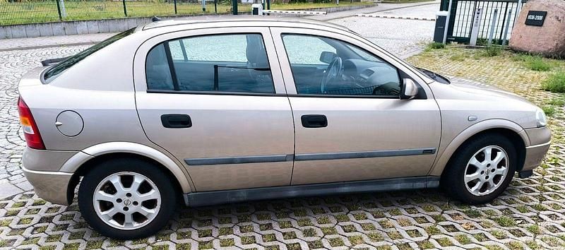 Gebraucht Opel Astra 84 PS (61 kW) 2001 Silber Limousine