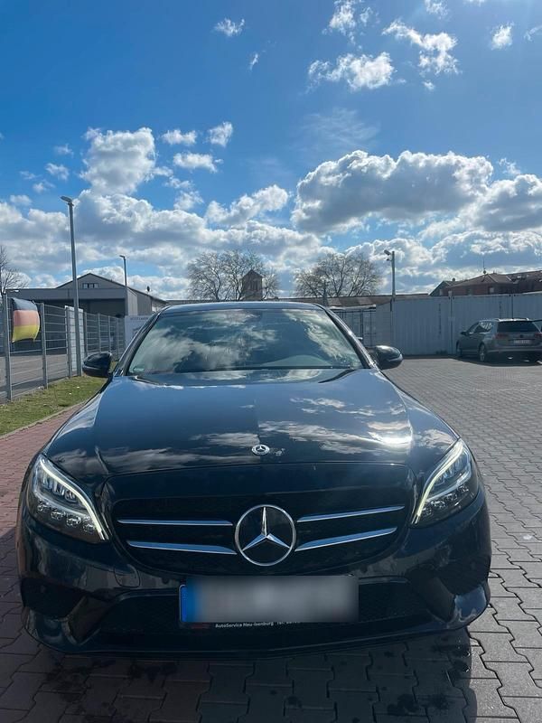 Schwarz Gebraucht 2019 Mercedes C200 Limousine | 20.000 € (Fairer Preis) - Bild 1/4
