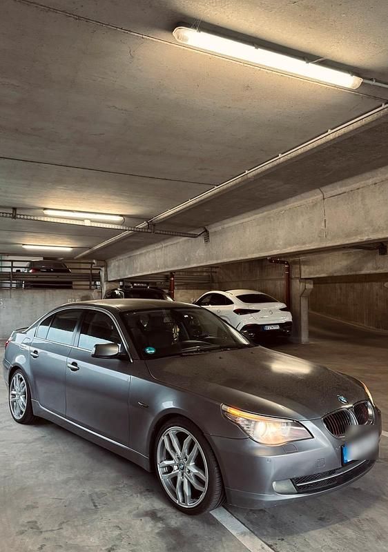 Silber Gebraucht 2008 BMW 530 Sport Line Limousine | 3.300 € (Superpreis) - Bild 1/4