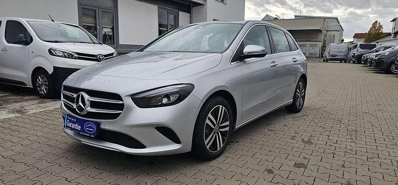 Gebraucht Mercedes B250e 160 PS (117 kW) 2022 Iridiumsilber Van / Kleinbus