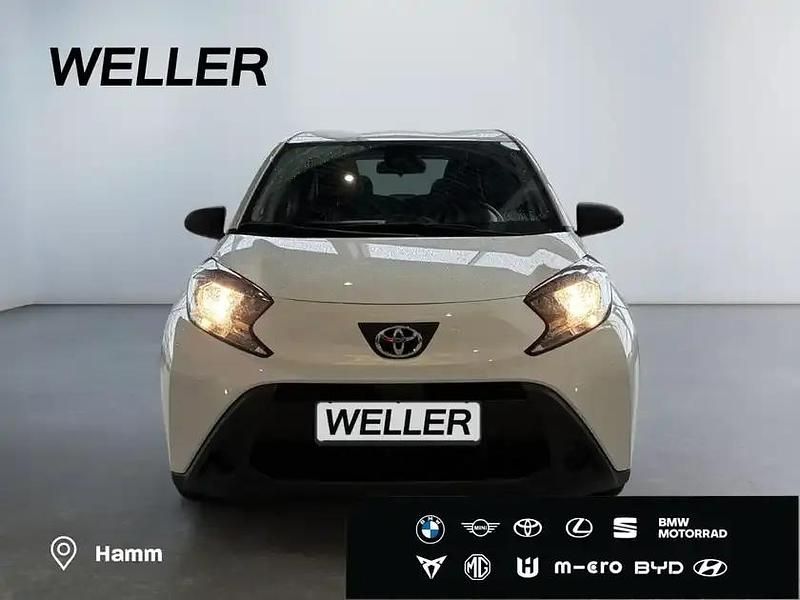 Gebraucht Toyota Aygo 72 PS (52 kW) 2023 Schneeweiß Kleinwagen