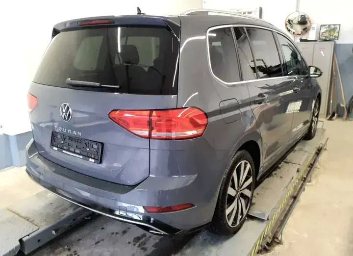 Gebraucht VW Touran Highline 150 PS (110 kW) 2024 Delfingrau Van / Kleinbus