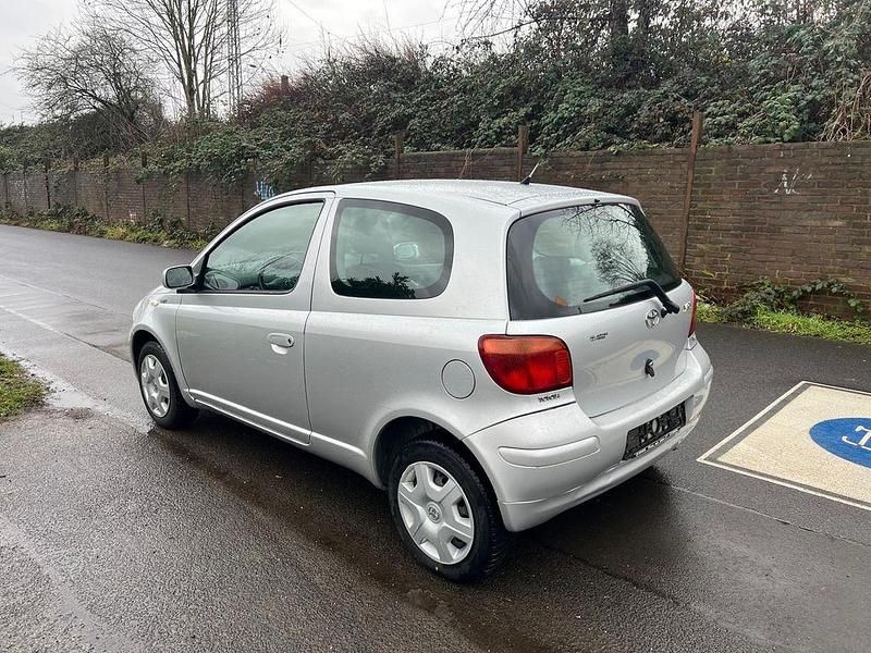 Gebraucht Toyota Yaris Sol 65 PS (47 kW) 2004 Silber Limousine