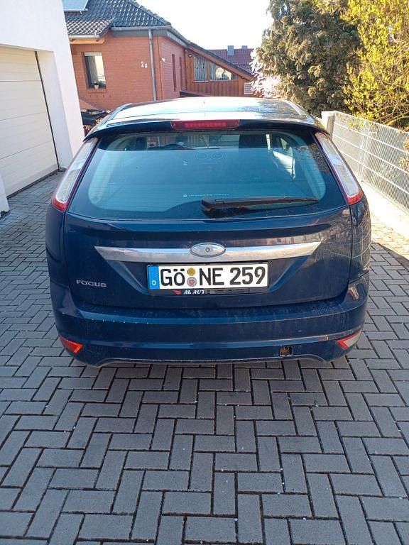 Gebraucht Ford Focus Titanium 125 PS (91 kW) 2009 Blau Limousine