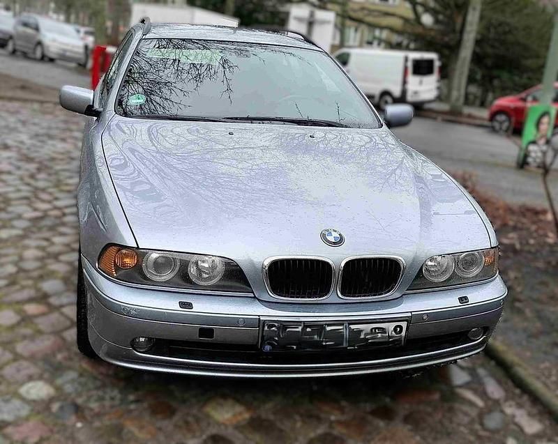 Blau Gebraucht 2004 BMW 520 Lifestyle Kombi | 3.900 € (Fairer Preis) - Bild 1/4