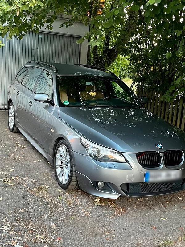 Grau Gebraucht 2007 BMW 520 M Sport Kleinwagen | 7.000 € (Fairer Preis) - Bild 1/4