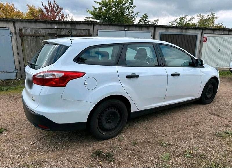 Gebraucht Ford Focus 100 PS (73 kW) 2014 Weiß Kombi