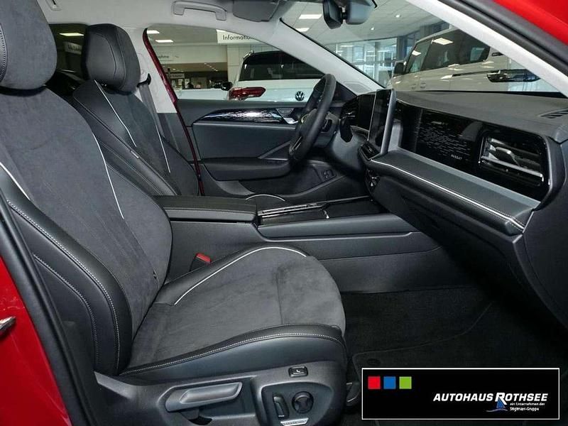 Gebraucht VW Passat Elegance 204 PS (150 kW) 2025 Chilirot metallic Kombi