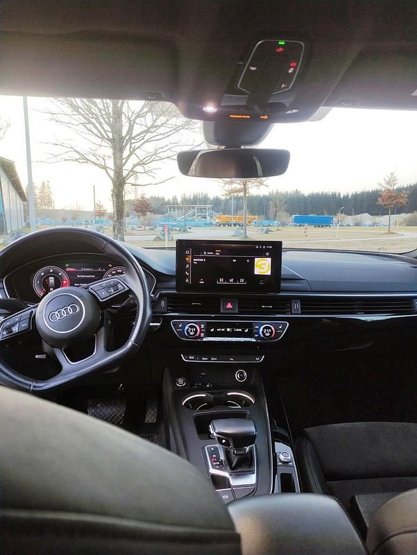 Gebraucht Audi A4 S-Line 190 PS (139 kW) 2020 Grau Kombi