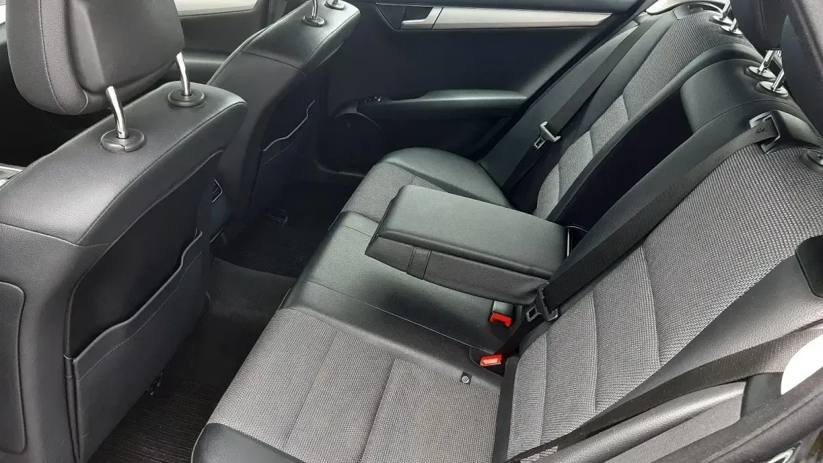 Gebraucht Mercedes C180 Avantgarde 156 PS (114 kW) 2013 Schwarz Limousine