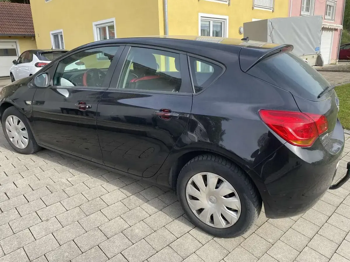 Gebraucht Opel Astra Edition 101 PS (74 kW) 2010 Schwarz Limousine