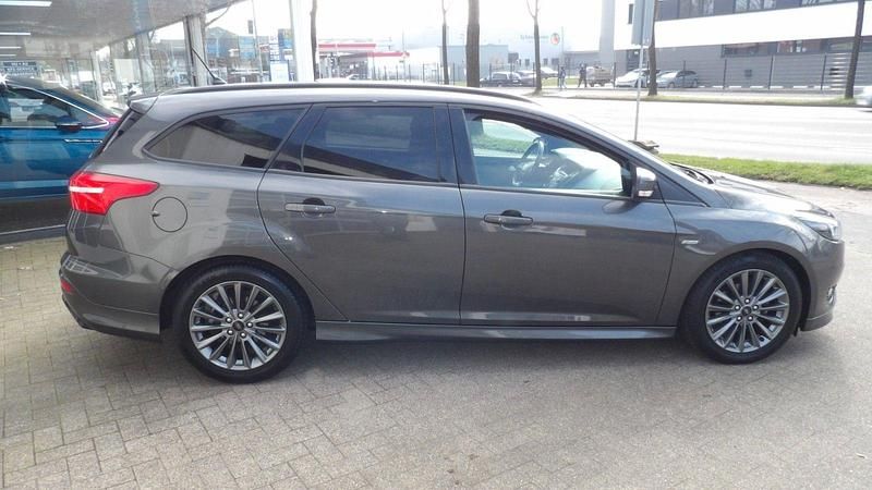 Gebraucht Ford Focus ST-Line 125 PS (91 kW) 2018 Magnetic Kombi