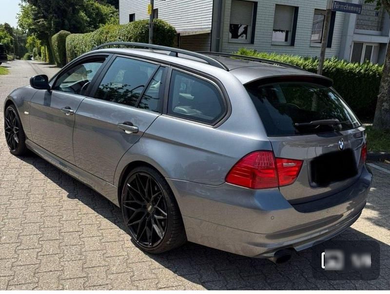 Gebraucht BMW 320 170 PS (125 kW) 2010 Silber Kombi