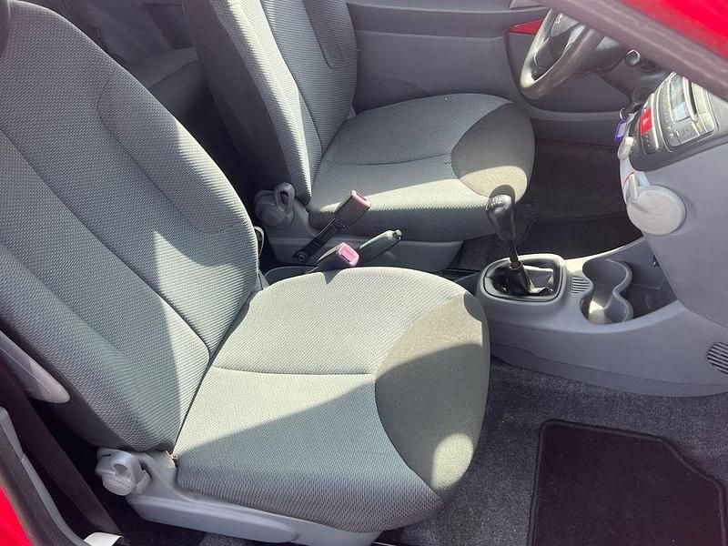 Gebraucht Toyota Aygo 69 PS (50 kW) 2006 Rot Kleinwagen