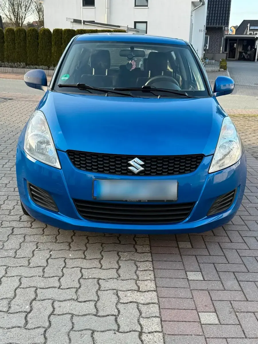 Second-hand Suzuki Swift 94 CP (69 kW) 2011 Albastru Hatchback