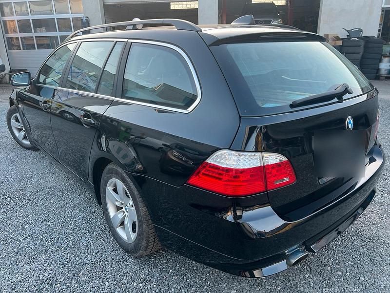 Gebraucht BMW 520 163 PS (119 kW) 2010 Schwarz Kombi