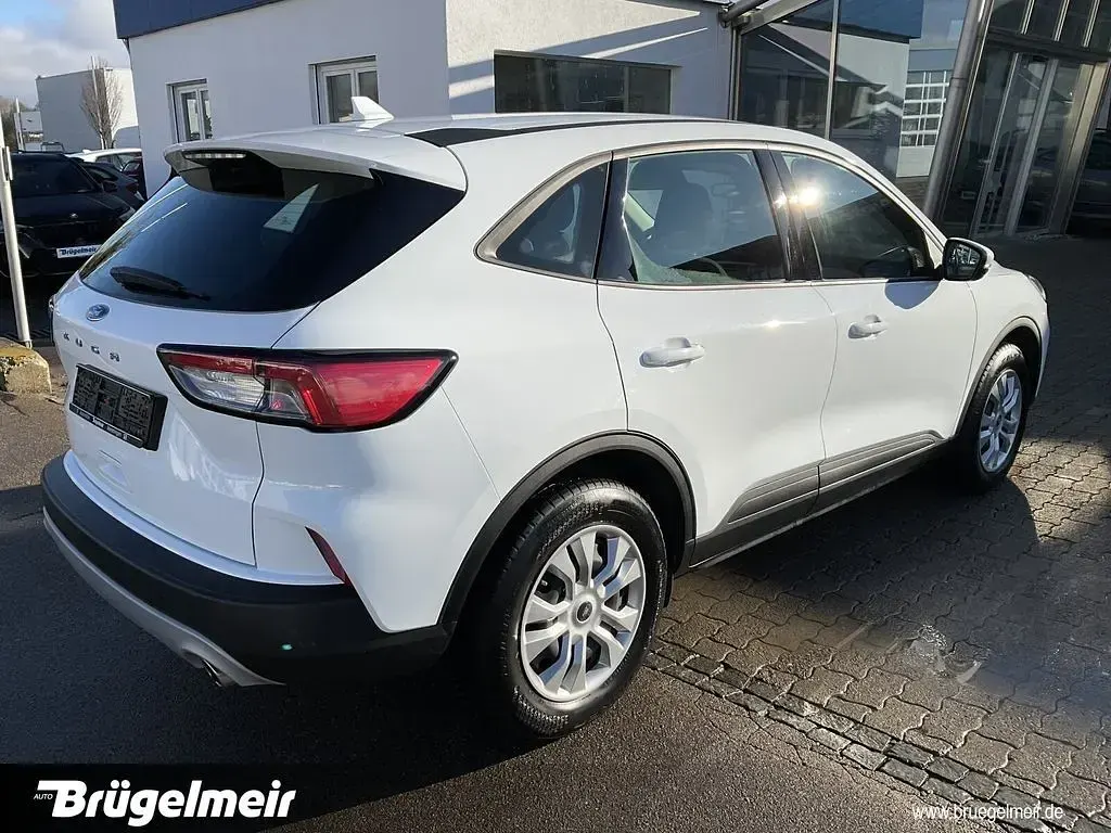 Usado Ford Kuga Cool & Connect 150 HP (110 kW) 2022 Branco SUV