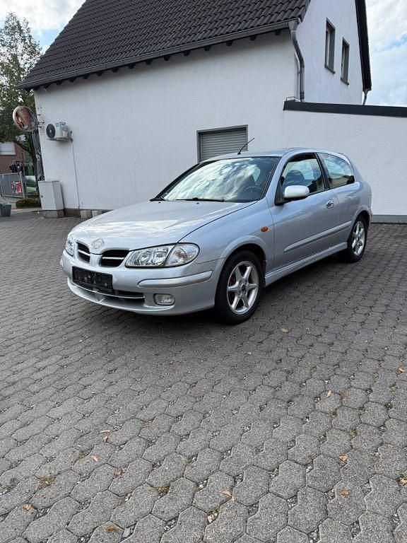 Grau Gebraucht 2002 Nissan Almera Limousine | 1.395 € (Fairer Preis) - Bild 1/4