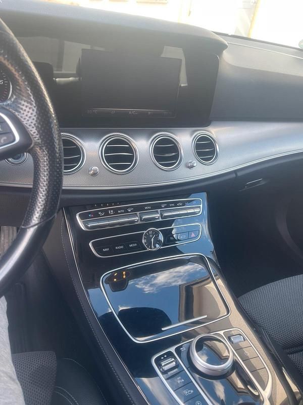 Gebraucht Mercedes E220 194 PS (142 kW) 2016 Grau Limousine
