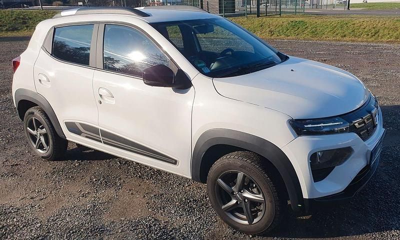 Weiß Gebraucht 2022 Dacia Spring Comfort Plus Kleinwagen | 8.950 € (Guter Preis) - Bild 1/4