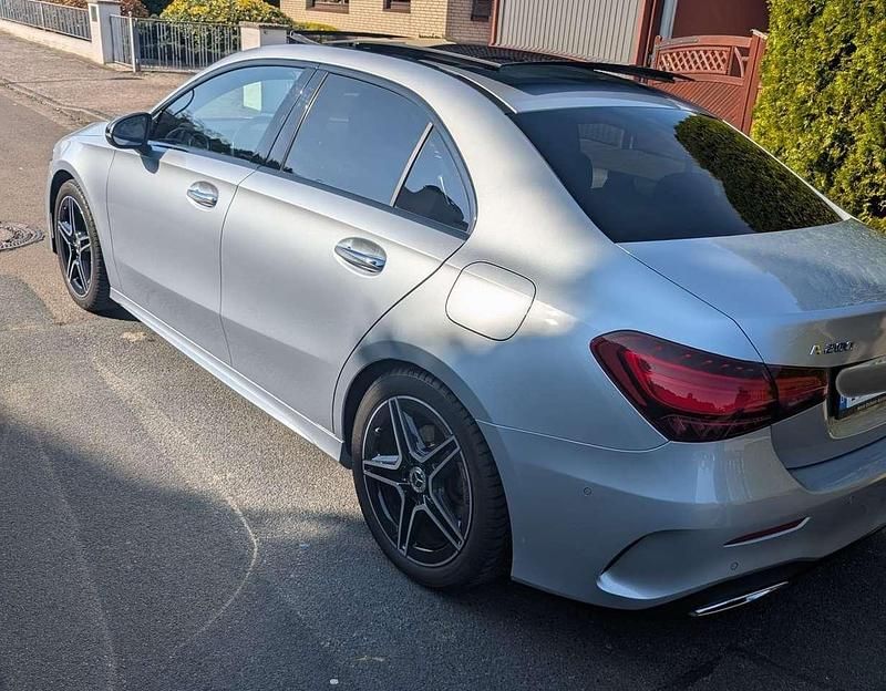 Gebraucht Mercedes A200 Advanced 163 PS (119 kW) 2024 Silber Limousine