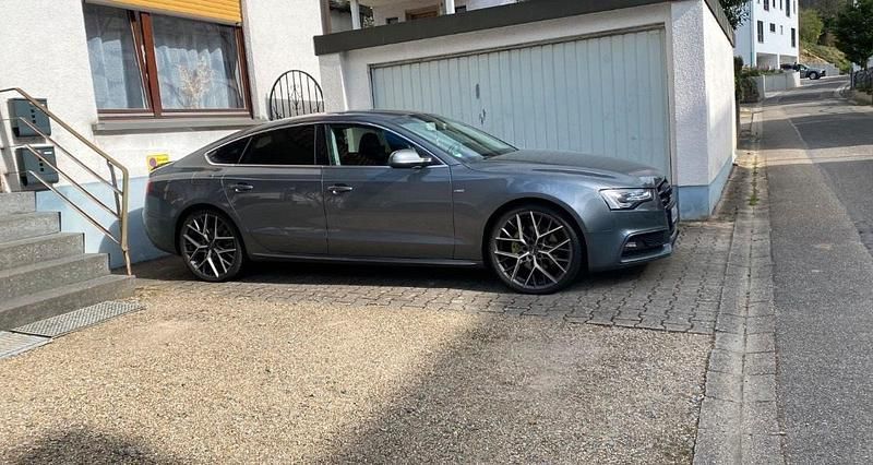 Grau Gebraucht 2015 Audi A5 Design Coupé | 14.800 € - Bild 1/4