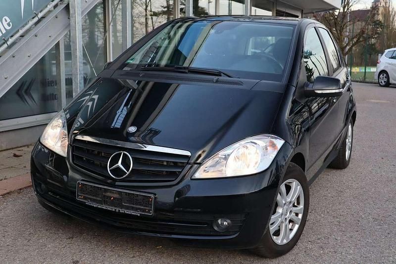 Gebraucht Mercedes A180 109 PS (80 kW) 2012 Schwarz Kleinwagen