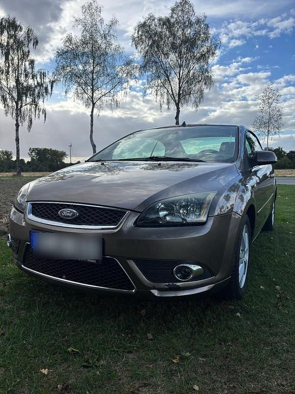 Braun Gebraucht 2008 Ford Focus Cabriolet Cabrio | 3.400 € (Guter Preis) - Bild 1/4