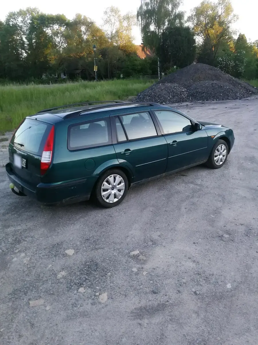 Gebraucht Ford Mondeo 125 PS (91 kW) 2001 Grün Kombi