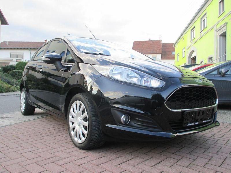Schwarz Gebraucht 2016 Ford Fiesta Kleinwagen | 7.299 € (Teuer) - Bild 1/4