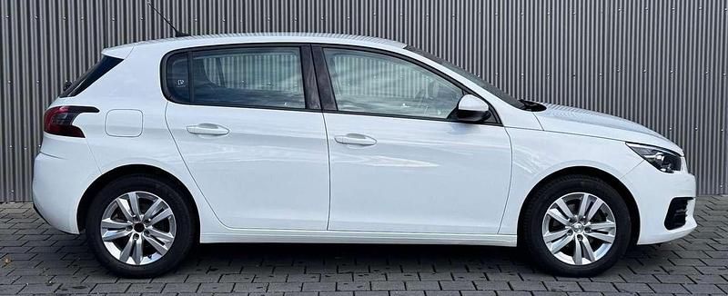 Gebraucht Peugeot 308 Active 131 PS (96 kW) 2021 Weiß Kleinwagen