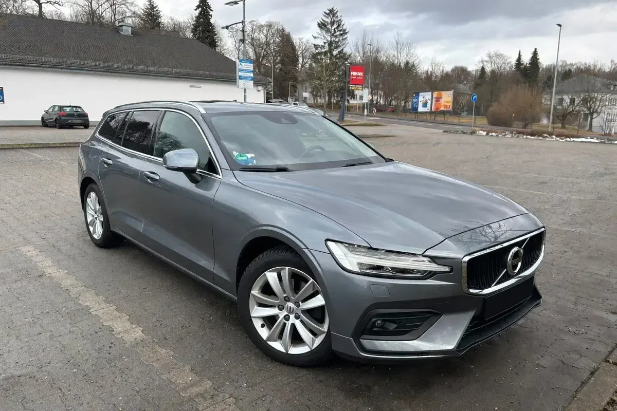 Gebraucht Volvo V60 150 PS (110 kW) 2018 Grau Kombi