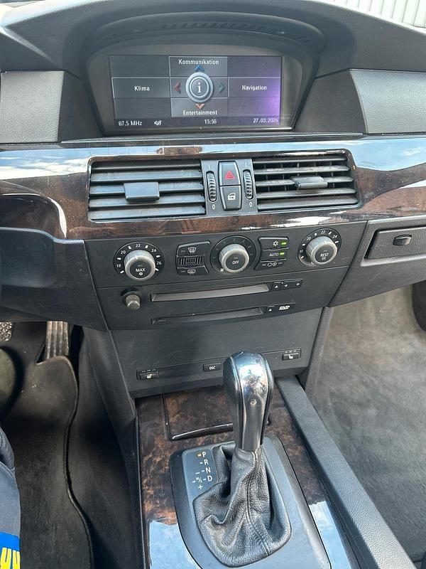 Gebraucht BMW 525 177 PS (130 kW) 2004 Grau Kombi