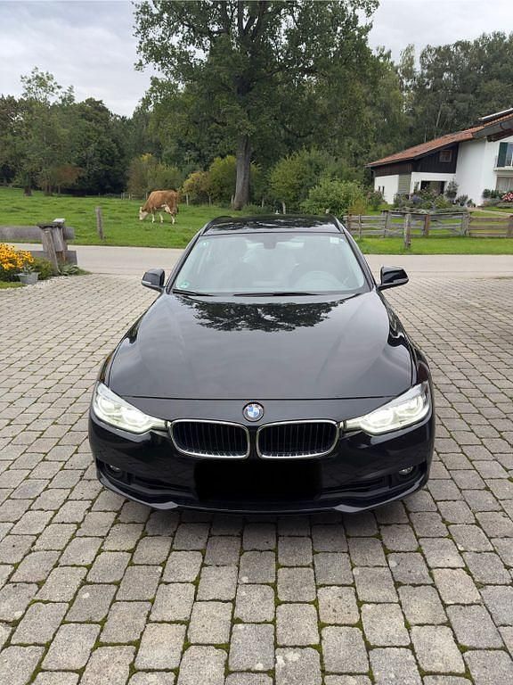 Schwarz Gebraucht 2018 BMW 330 Advantage Kombi | 19.550 € (Etwas zu teuer) - Bild 1/4