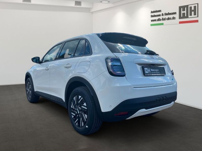 Neu Fiat 600E Red 114 kW (156 PS) 2025 Weiß Limousine