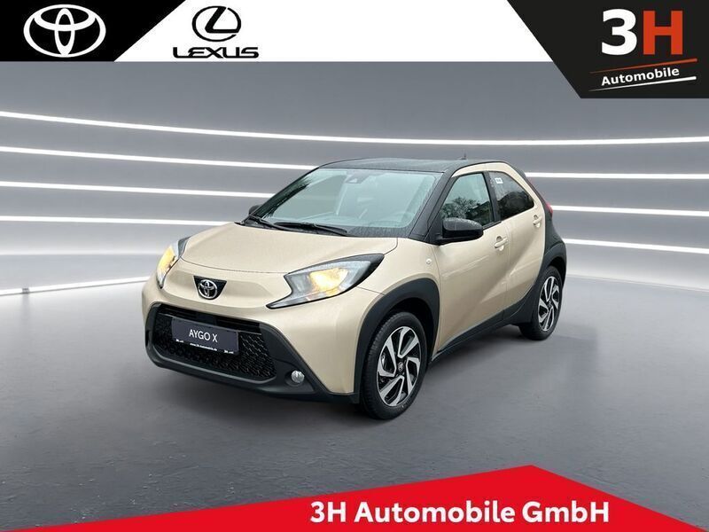 Beige Neu 2024 Toyota Aygo Team Kleinwagen | 18.990 € - Bild 1/4
