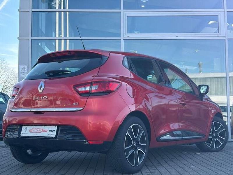 Gebraucht Renault Clio IV Dynamique 221 PS (162 kW) 2015 Rot Limousine