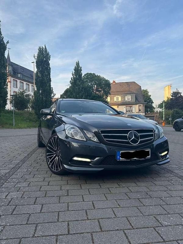 Gebraucht 2012 Mercedes E500 Elegance Coupé | 29.800 € (Fairer Preis) - Bild 1/4