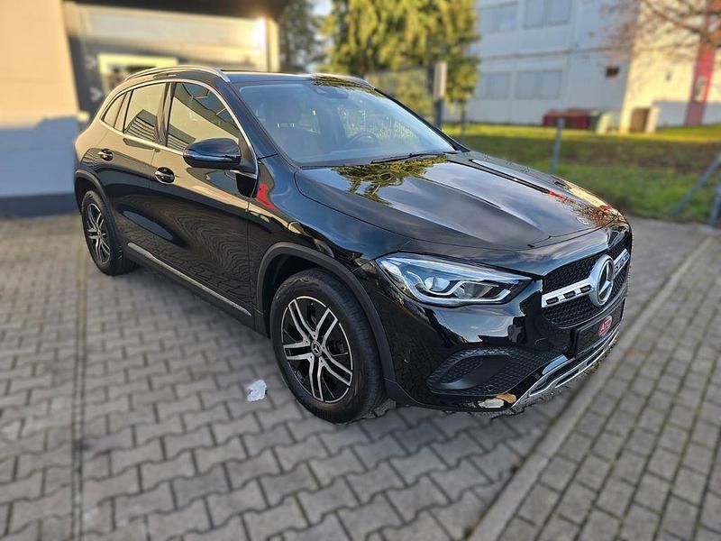 Gebraucht Mercedes GLA200 163 PS (119 kW) 2021 Schwarz SUV