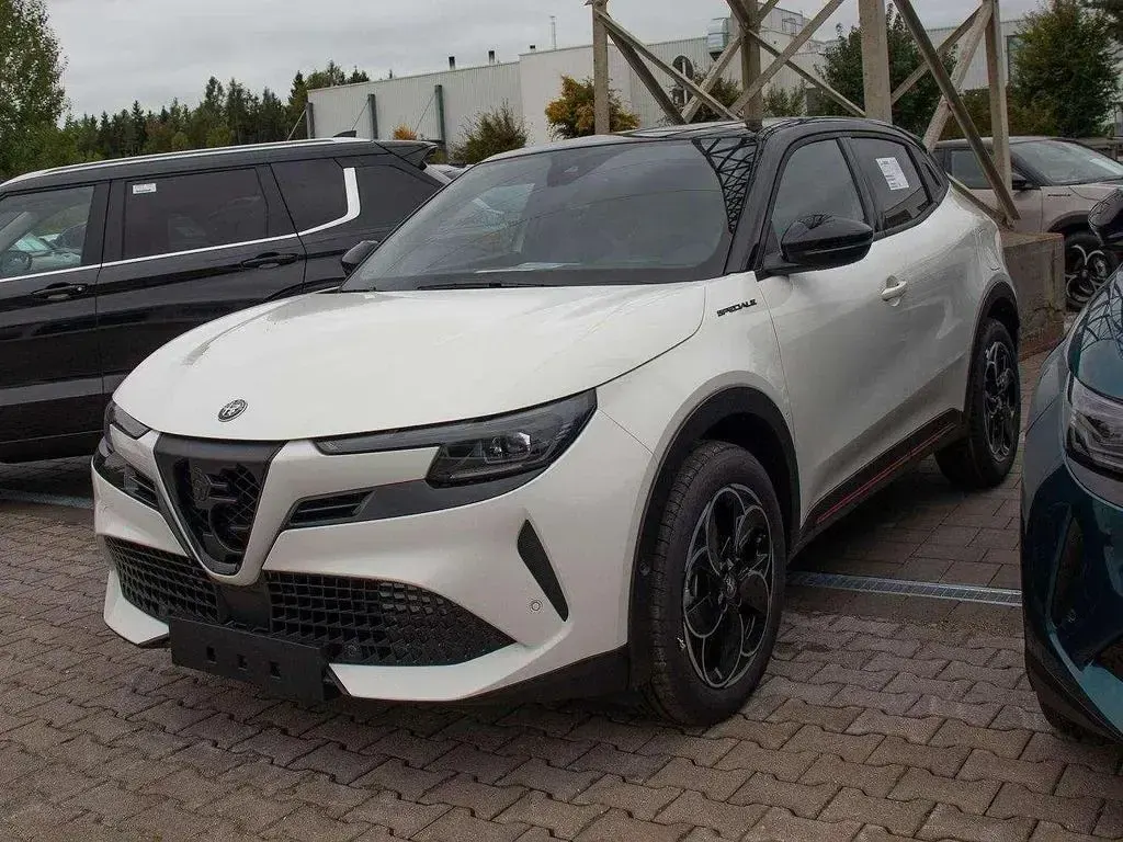 Neu Alfa Romeo Junior Edizione Speciale 145 PS (106 kW) 2026 Weiß SUV