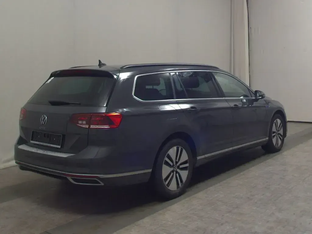 Gebraucht VW Passat 218 PS (160 kW) 2021 Uranograu Kombi