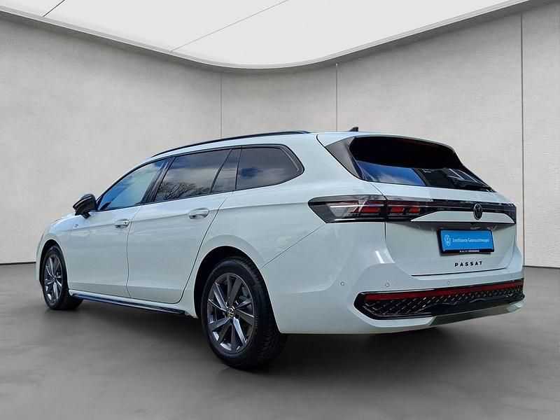 Gebraucht VW Passat R-line 150 PS (110 kW) 2025 Weiß Kombi